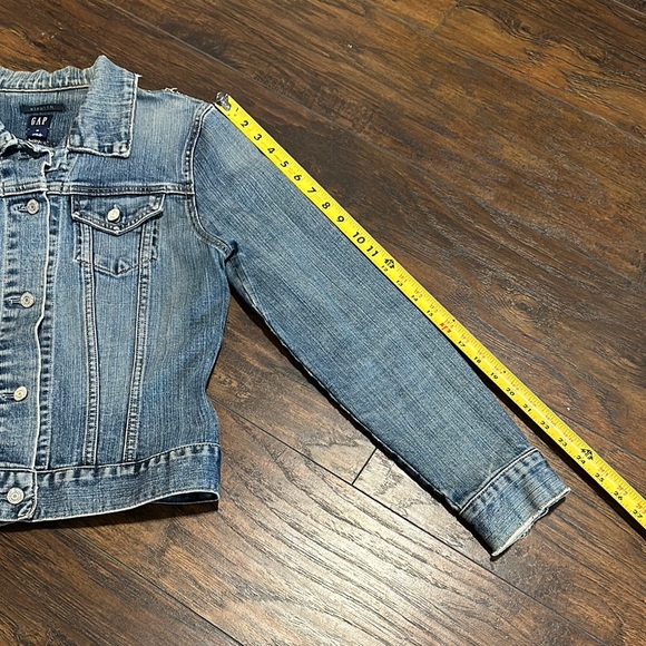 GAP Distressed Faded Frayed Rugged Whitewashed Blue Denim Women’s Jacket M - Picture 6 of 12
